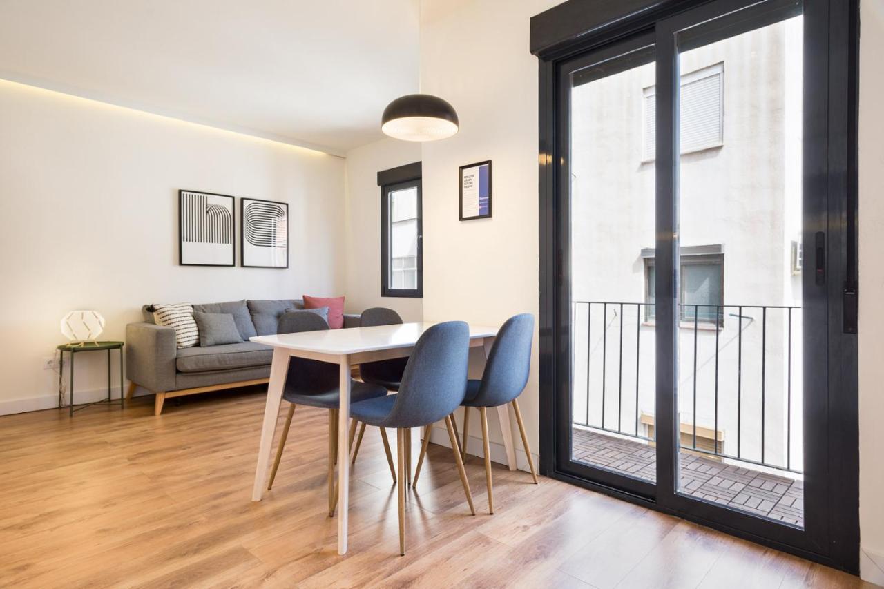 Urban Chill Apartments By Olala Homes L'Hospitalet de Llobregat Bagian luar foto